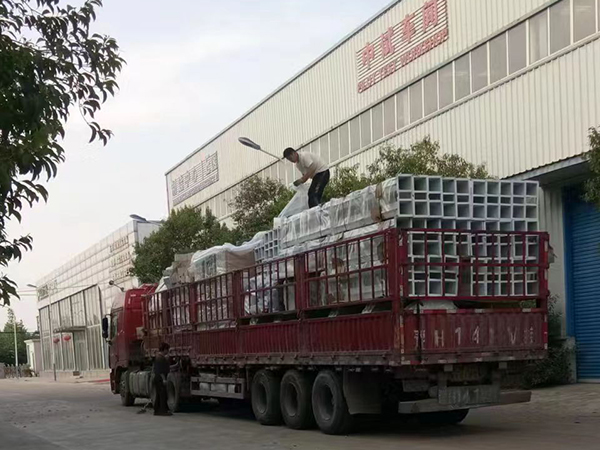 日產(chǎn)300噸<a href=http://m.appebuy.com/product/ target=_blank class=infotextkey>玉米深加工設(shè)備</a>發(fā)貨現(xiàn)場